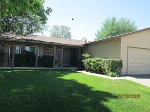 Building Photo - Beautiful Home Awaits Tenants