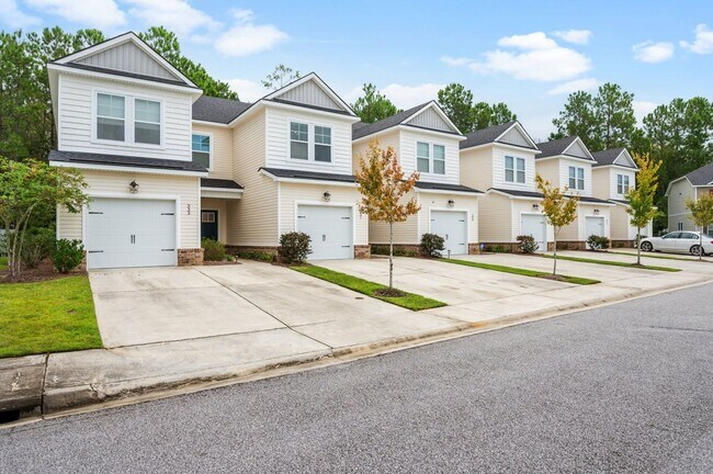 Building Photo - Furnished rental/Short Term Available