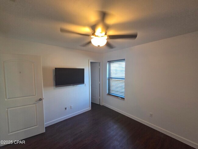 Building Photo - 1303 Sutherland Ct