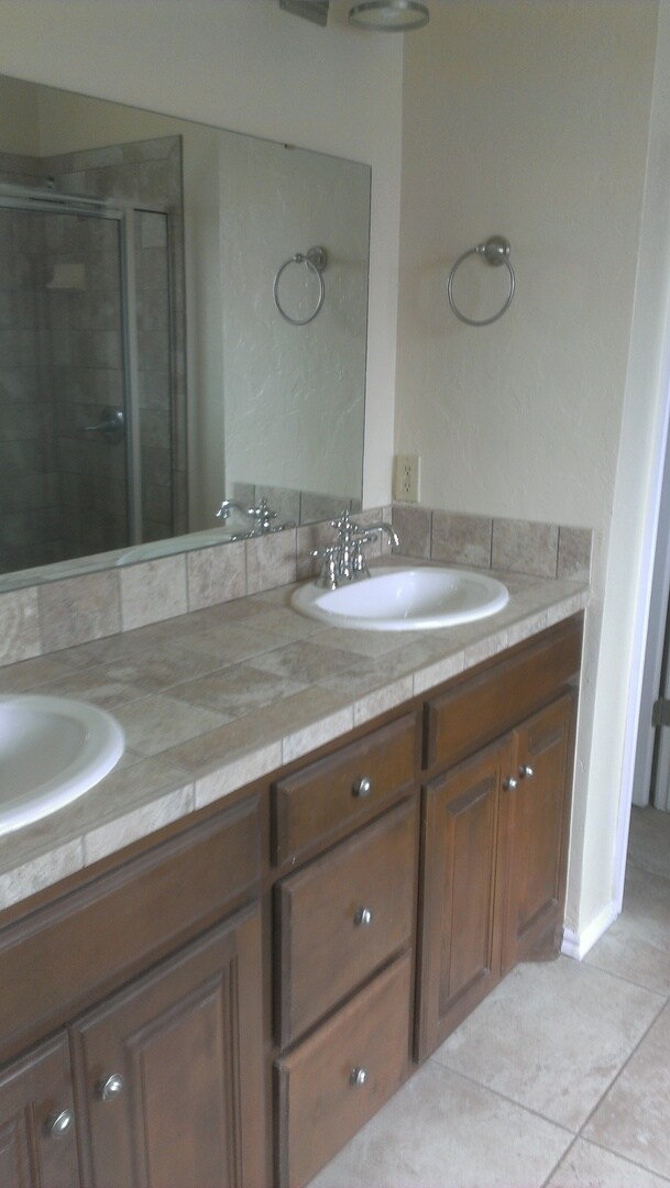 Building Photo - 3 bed, 2 bath 2 garage in Edmond!