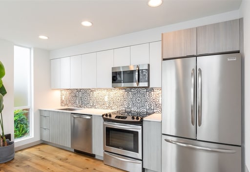 Building Photo - Stunning 2 bedroom w/rooftop deck in Beacon Hill!