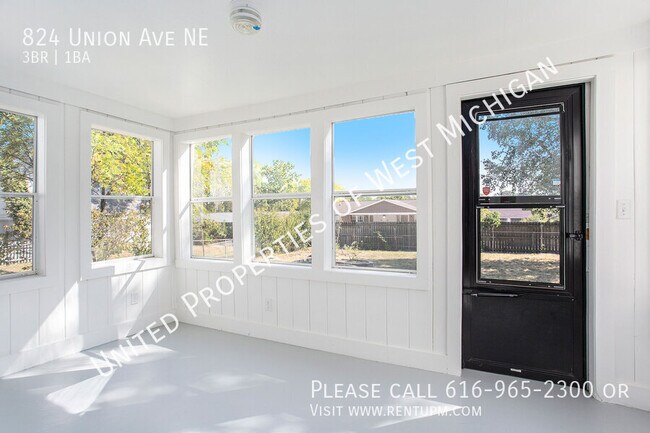 Building Photo - Available Now | 3 Bedroom 1 Bath Single Fa...