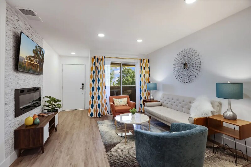 Building Photo - 2825 N Los Felices Rd