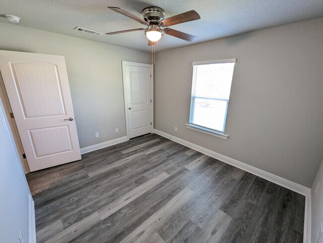 Building Photo - 7202 Lost Treasure Ct