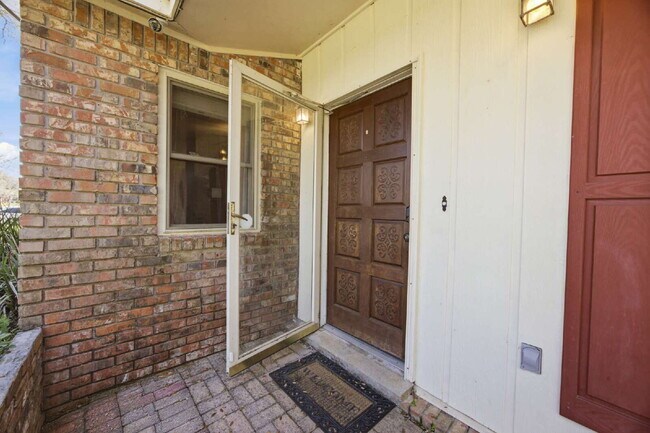 Building Photo - "Charming 4-Bedroom Shalimar Retreat- Power Included With Rent!"