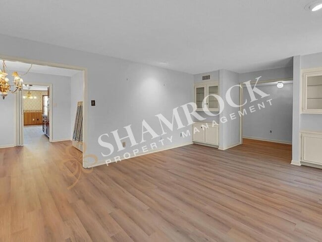 Building Photo - 4613 Westchester Dr