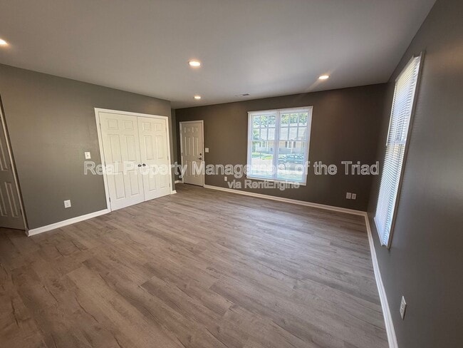 Building Photo - 617 Ross Ave