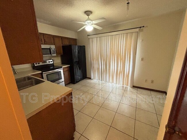 Building Photo - 11647 Fort Caroline Lakes Dr
