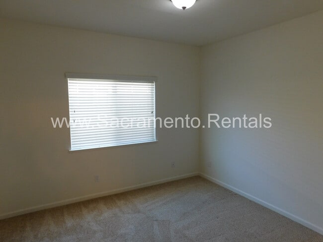 Building Photo - Very Nice Updated 4bd/3ba Rancho Cordova H...