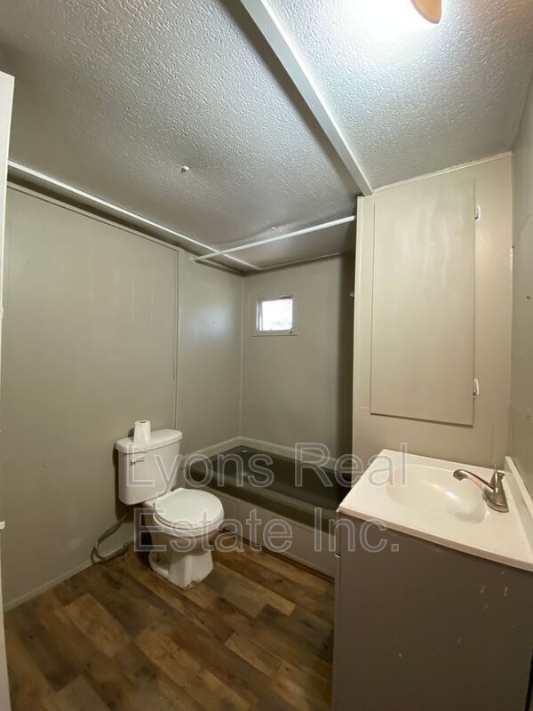 Building Photo - 4900 Tice St