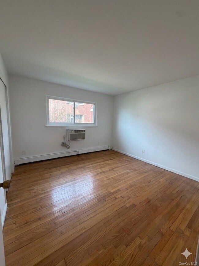 Building Photo - 629 Wellwood Ave