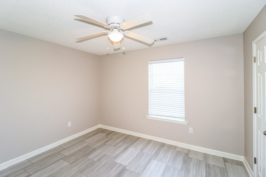 Building Photo - 145 Penny Ln