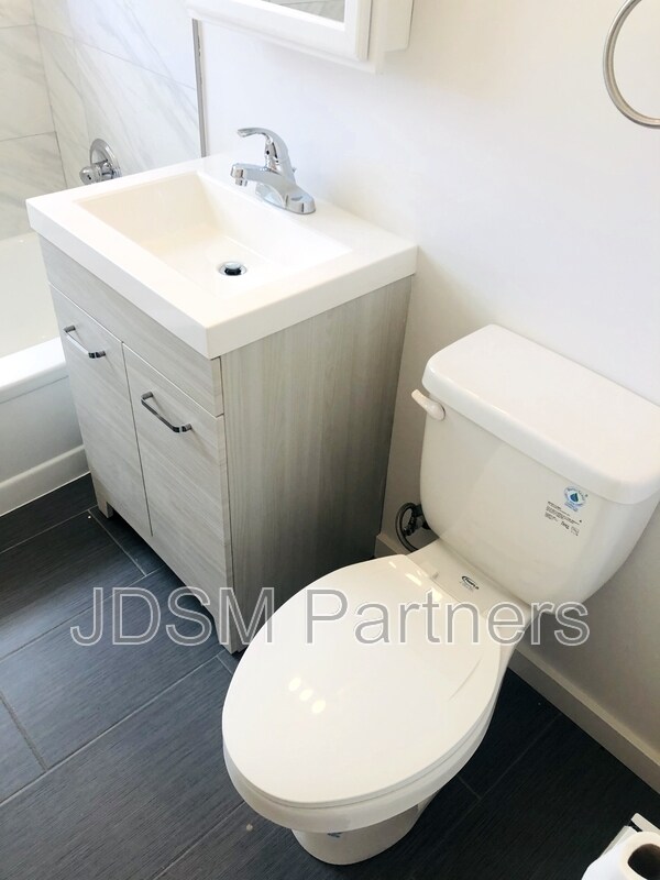 Building Photo - 3735 E 13th Ave