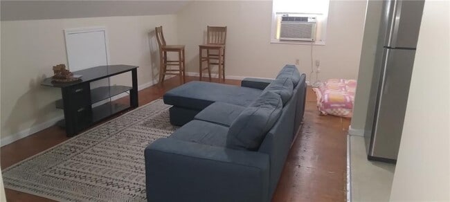 Building Photo - 3043 Wells St