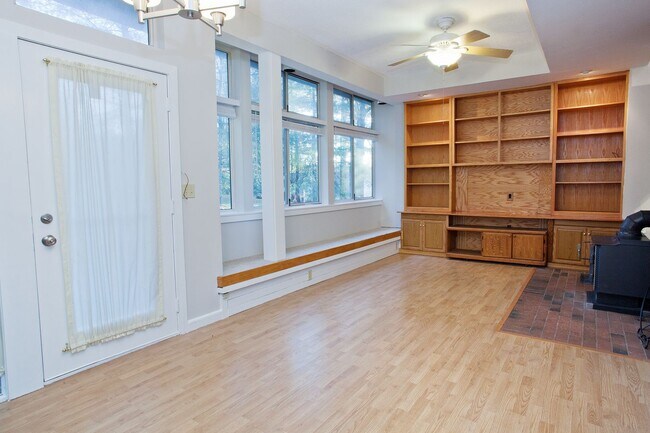 Building Photo - Stratton Forest Condo