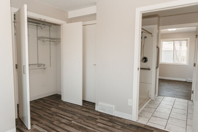 Building Photo - Marshall Commons 1003