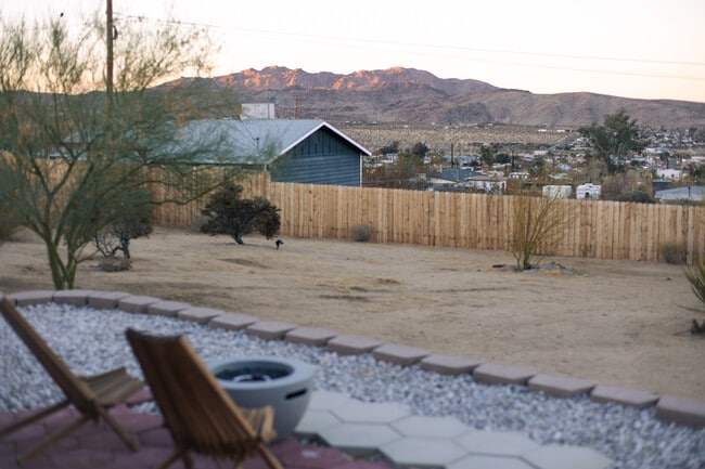 Building Photo - 61828 Crest Cir Dr