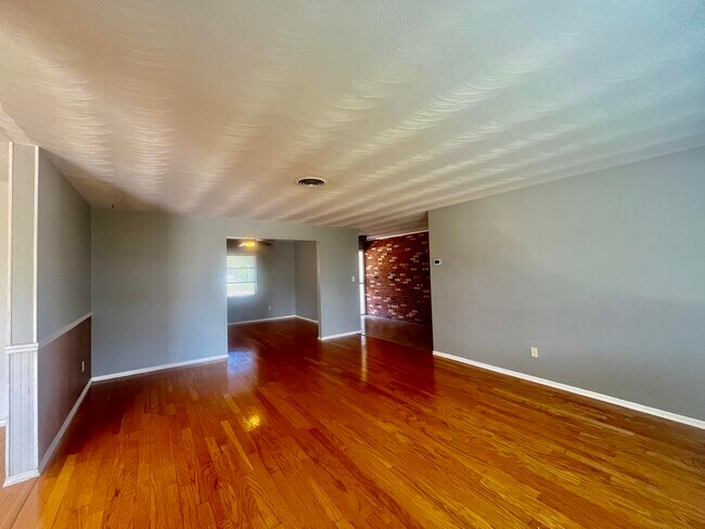 Building Photo - 235 Andros Dr