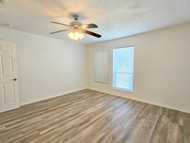 Building Photo - 10615 Heatherford Dr