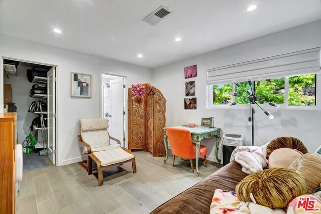Building Photo - 3906 Alta Mesa Dr