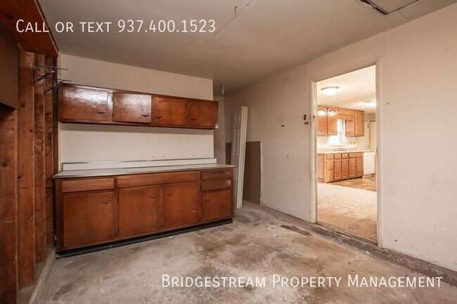 Building Photo - 3 bedroom, 1.5 bath ranch home with shed a...