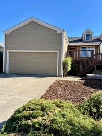 Building Photo - Sutter Creek Duplex