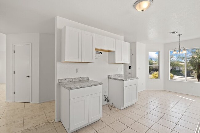 Building Photo - Tucson, AZ - Single-Family - $1,695.00 Ava...