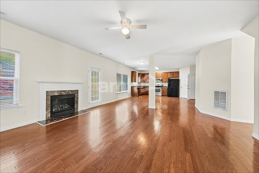 Building Photo - 1010 Golden Crest Dr
