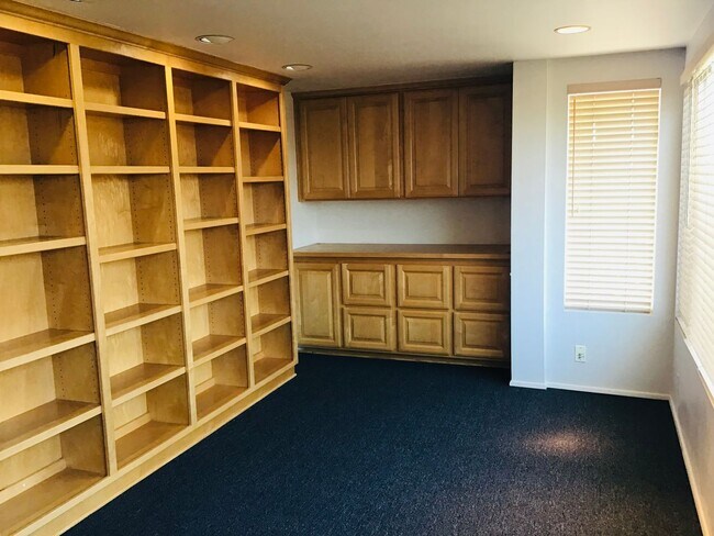 Building Photo - 1021 Trueno Ave