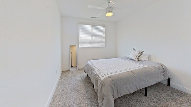 Building Photo - Stunning 5-Bedroom + Bonus loft  Home in t...