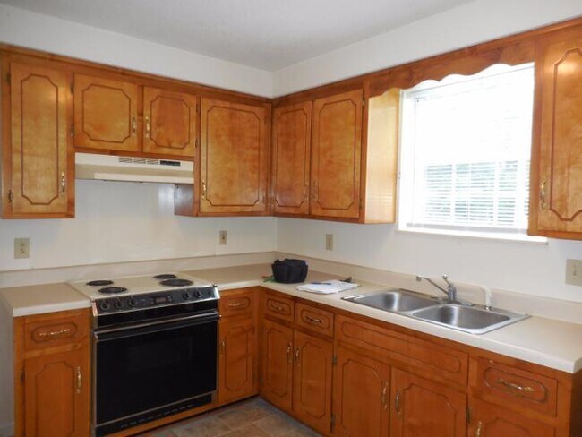 Building Photo - Conroy Avenue-311