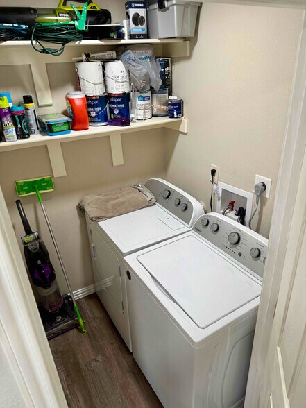 Building Photo - 2334 W Denman St