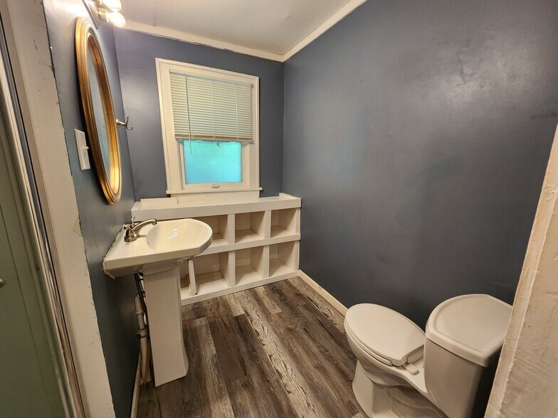 Building Photo - 5836 Euclid Ave