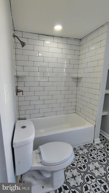 Building Photo - 1000 Main Ave