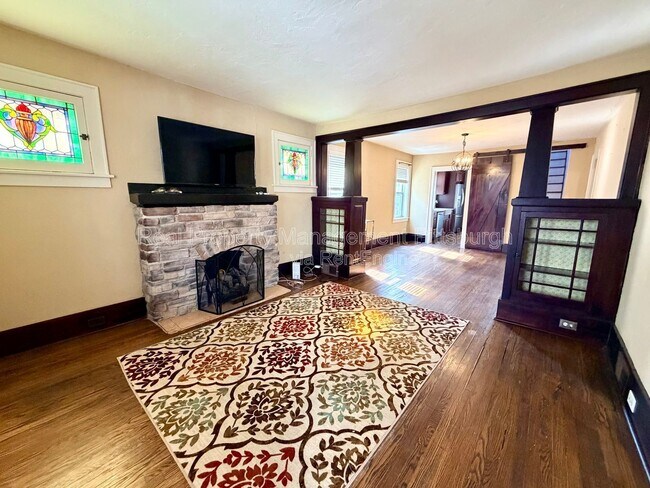 Building Photo - 1818 Kleber St