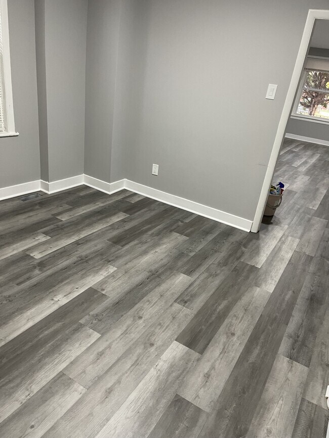 Building Photo - 3030 W 2nd St