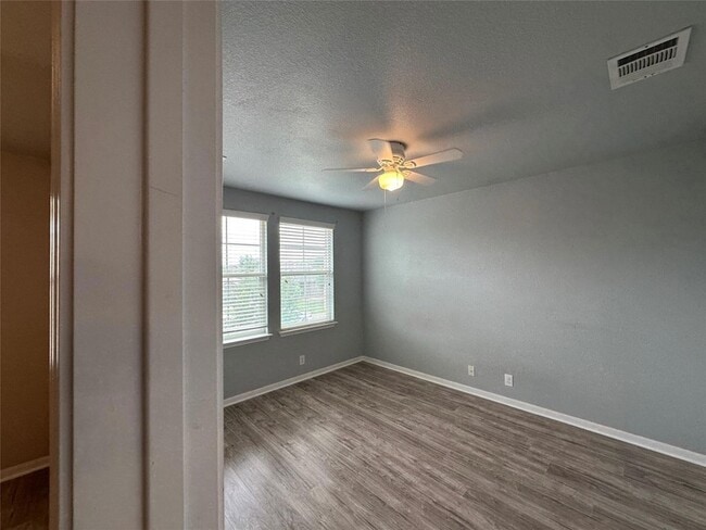 Building Photo - 307 Wildcat Dr