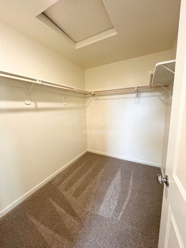 Building Photo - 356 Halisan Ct