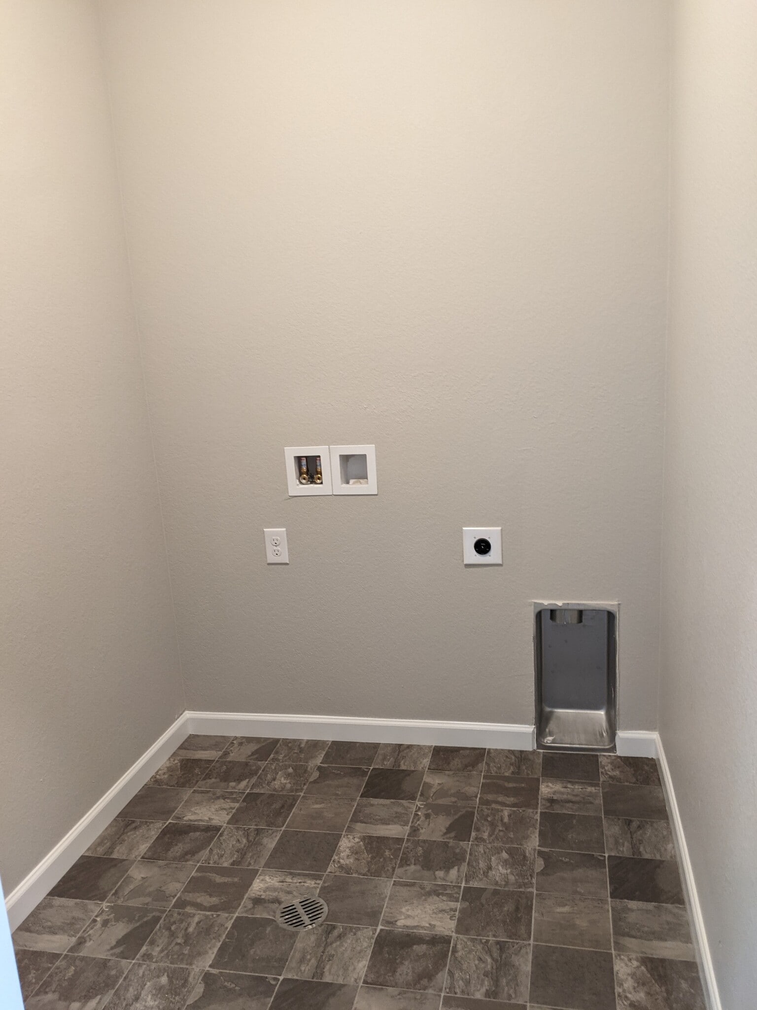 Laundry - 14925 E Belleview Dr