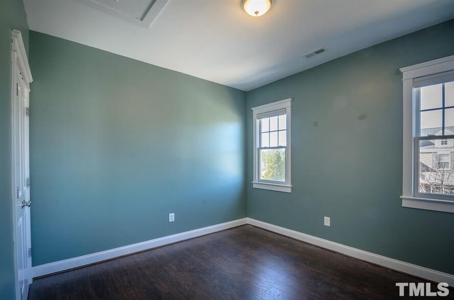 Building Photo - 202 Frontgate Dr