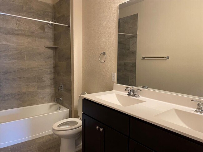 Building Photo - 716 Red Barn Bnd