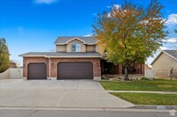 Building Photo - Syracuse Executive home, 5 Bedrooms, 3 Bat...