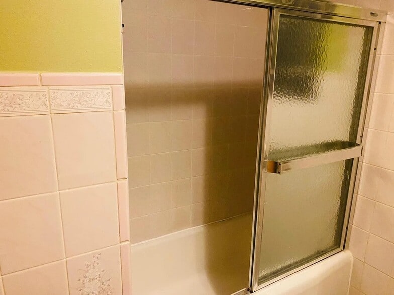 Building Photo - 5530 N Major Ave