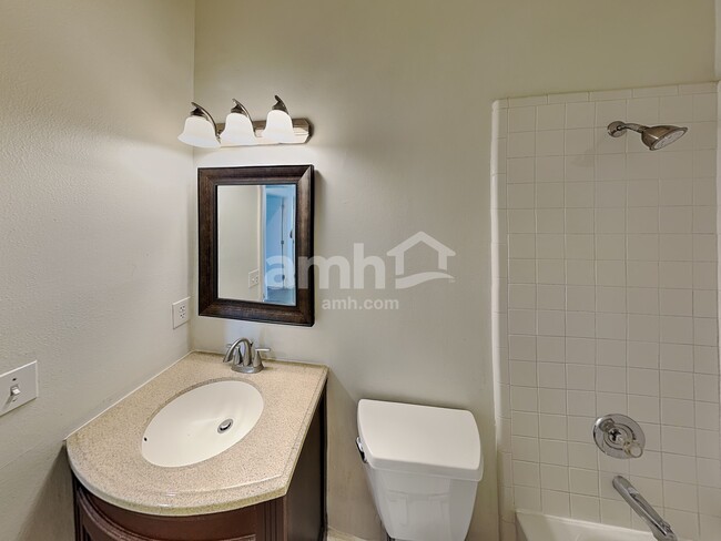 Building Photo - 1431 Londra Ln