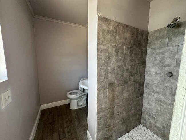 Building Photo - 611 53rd St