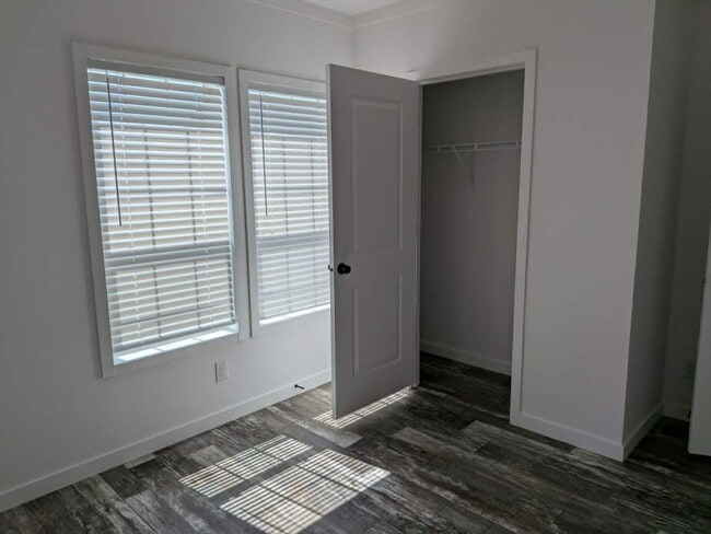 Building Photo - 5652 Blue Harbor Dr