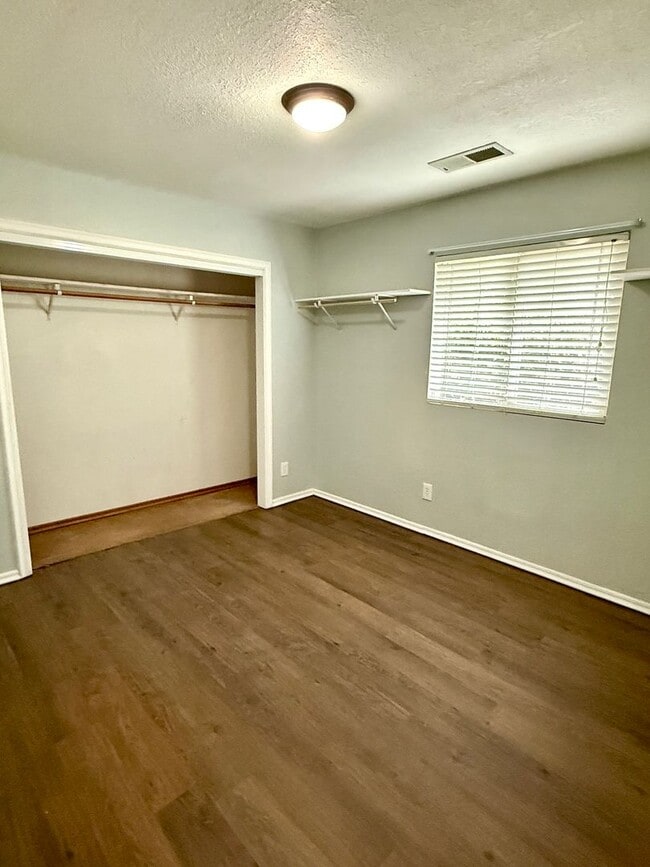 Building Photo - Beautiful 3 bedroom 2 bath house!