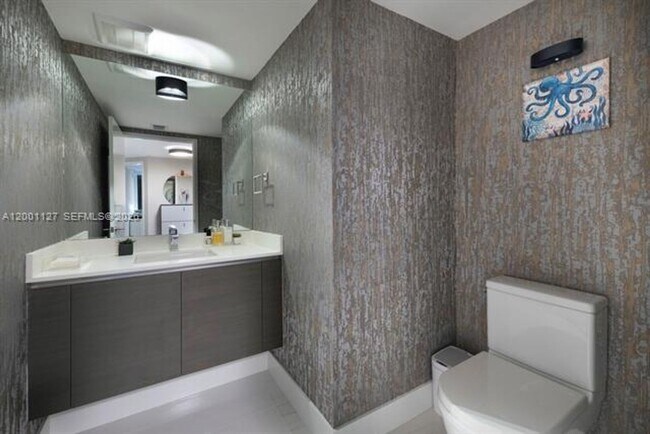 Building Photo - 300 Sunny Isles Blvd