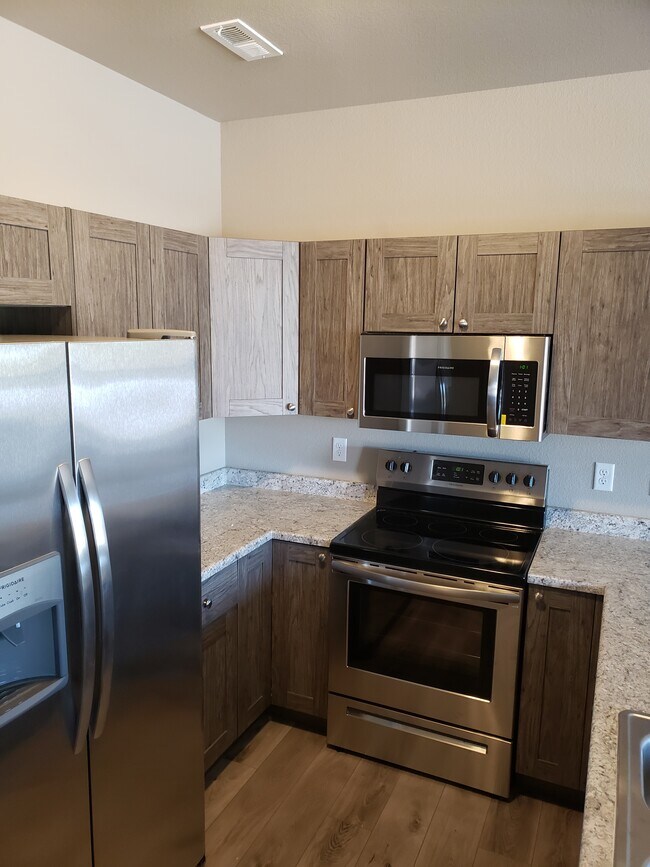 Building Photo - 4691 Pleasant Port View