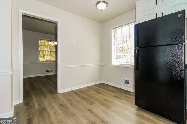 Building Photo - 2255 Kings Forest Dr SE